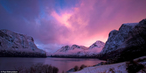 'Stunned'  in front of majestic natural scenery in Norway - 1