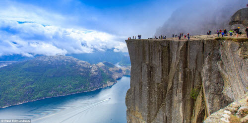 'Stunned'  in front of majestic natural scenery in Norway - 5