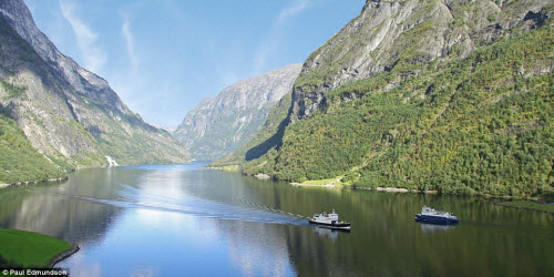 'Stunned'  in front of majestic natural scenery in Norway - 6