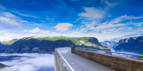 'Stunned'  in front of majestic natural scenery in Norway - 10