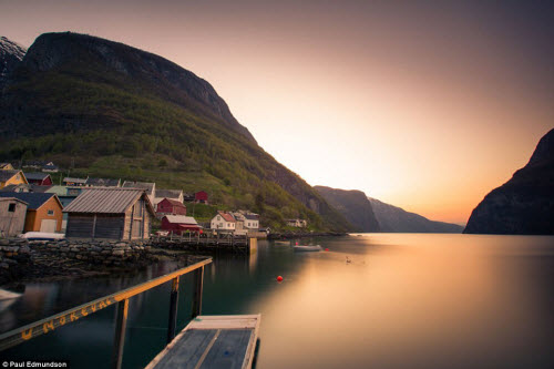 'Stunned'  in front of majestic natural scenery in Norway - 12