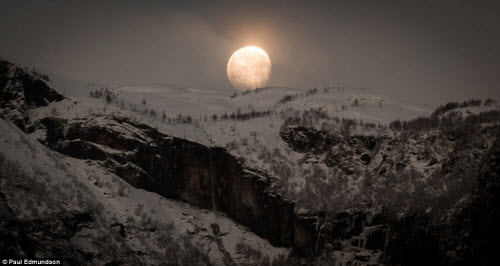 'Stunned'  in front of majestic natural scenery in Norway - 13